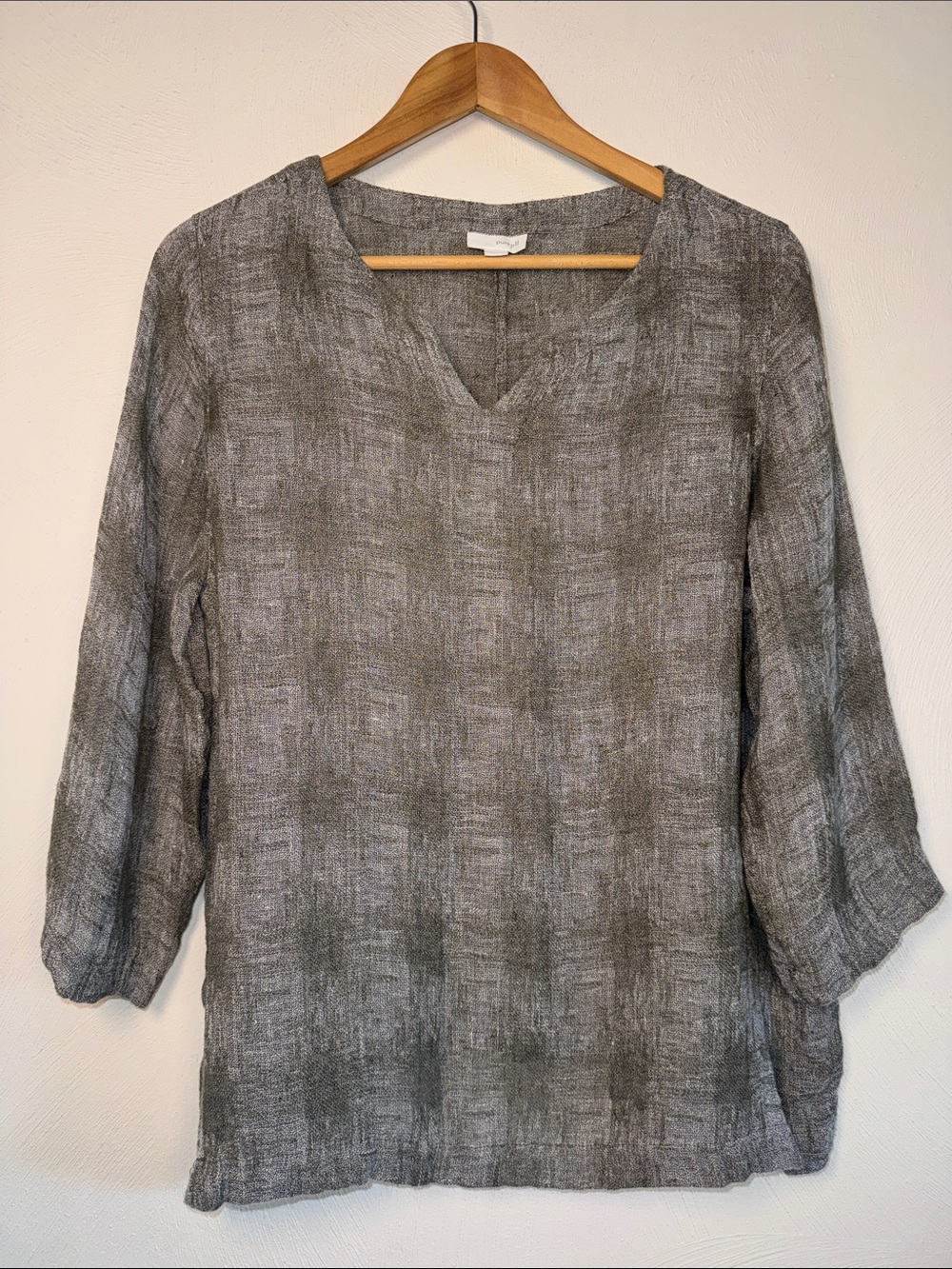 Pure Jill Textured V-Neck Linen Blend Top in Gray